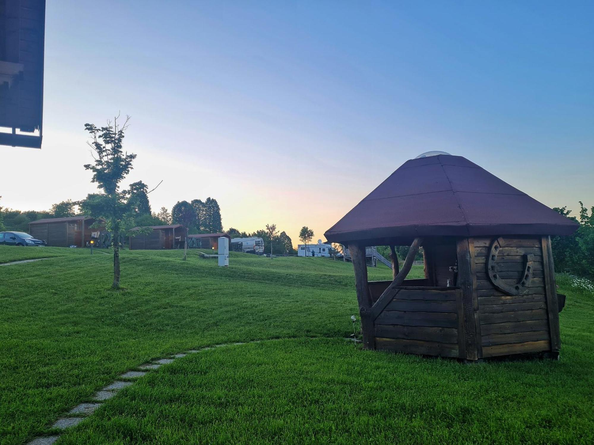 ホテル Camp The Sunrise Hill ピフカ エクステリア 写真