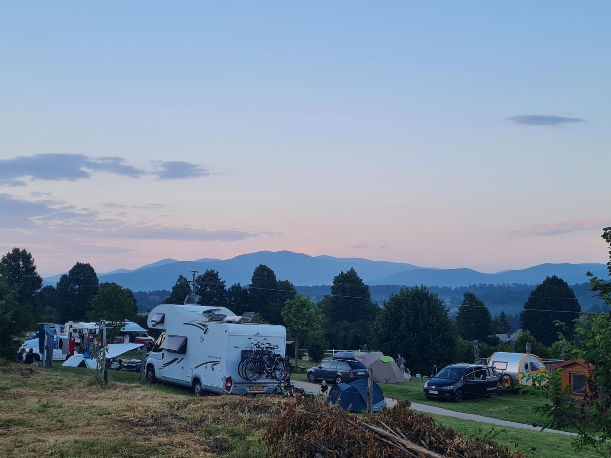 ホテル Camp The Sunrise Hill ピフカ エクステリア 写真
