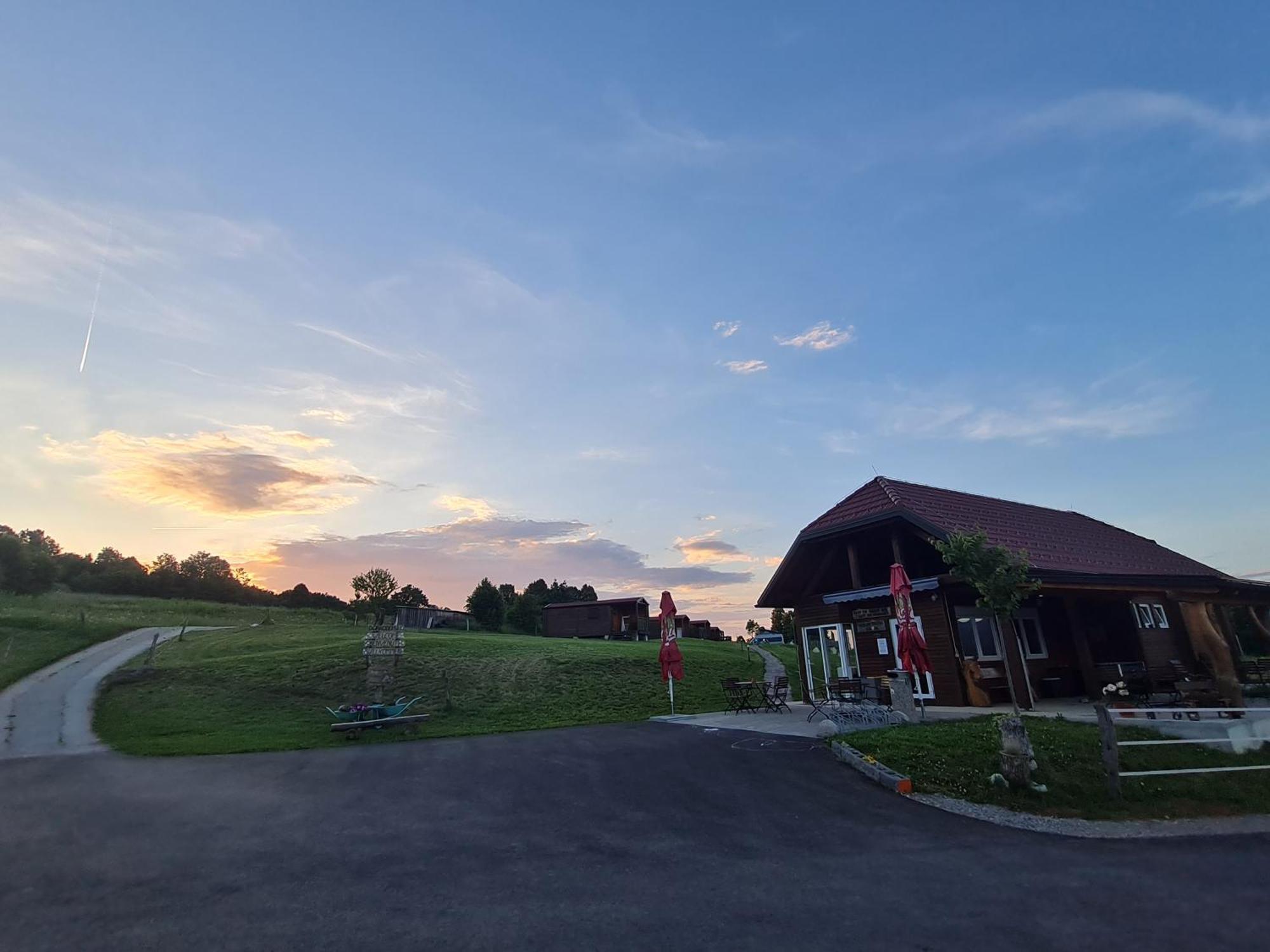 ホテル Camp The Sunrise Hill ピフカ エクステリア 写真
