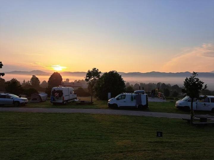 ホテル Camp The Sunrise Hill ピフカ エクステリア 写真